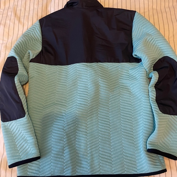 Helly Hansen Light Blue and Navy Quilted Top - Picture 6 of 7